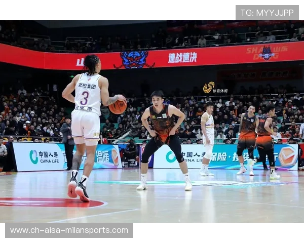 山东克里斯篮下连续得手，领先优势拉开